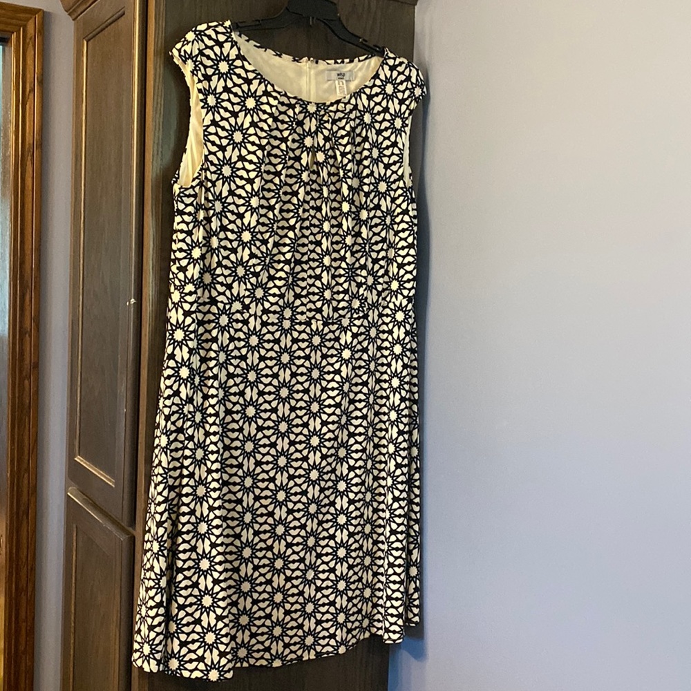 Sleeveless dress